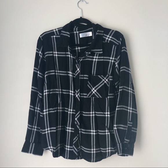 Time and Tru Tops - Light black and white flannel